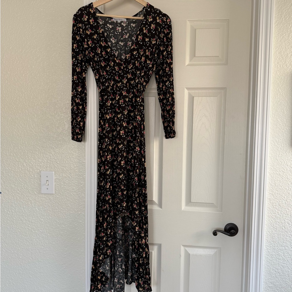 Velvet Torch Black and White Sheath Dress Long Sleeve V-Neck